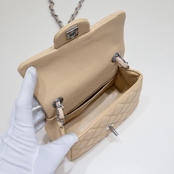 シャネルバッグ着用イメージ